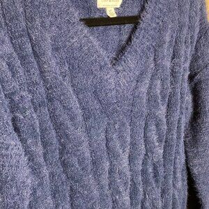 Model Off Duty - Lucky Brand Soft Cozy V-Neck Sweater